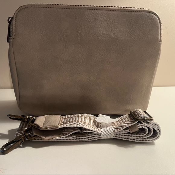 NWT Yarnic Beige Faux Leather Crossbody Bag | Triple Compartment - Picture 6 of 8